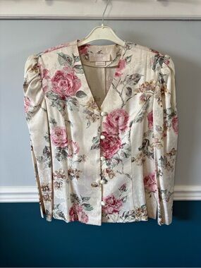 Vintage 80s Floral V-Neck Button Front Women’s Top in Cream and Pink